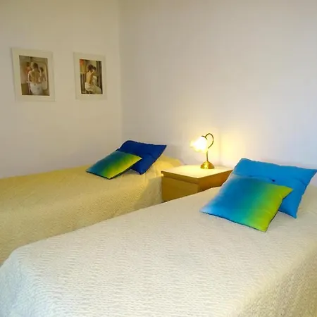 4 Bedrooms With View And Wifi At *